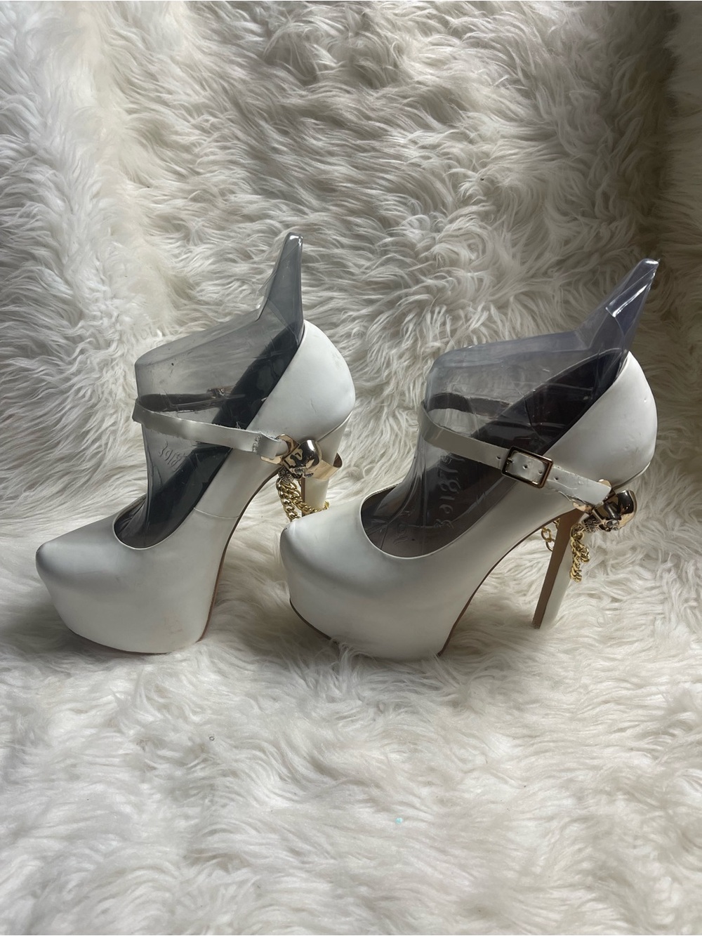 ZiGiny leather White Mary Jane Platform Heels  Gold Tone skull Chain Accent SZ9